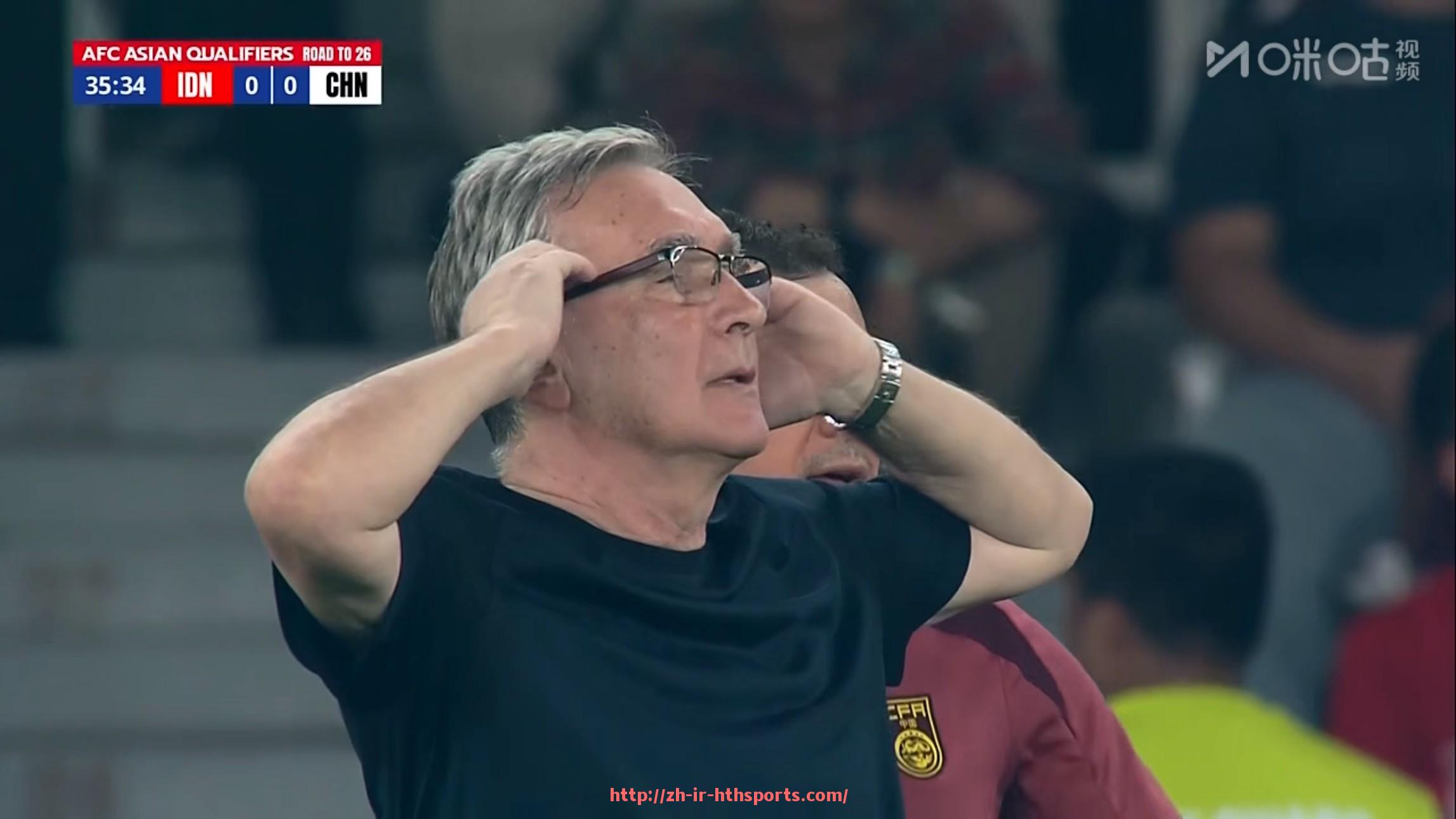 华体会hth登录入口-英超球员防守时出现拉裤子的趣闻及反应